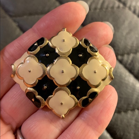 Macys gold tone w cream and black quatrefoil diamond shaped brooch 2” pin - Picture 3 of 4